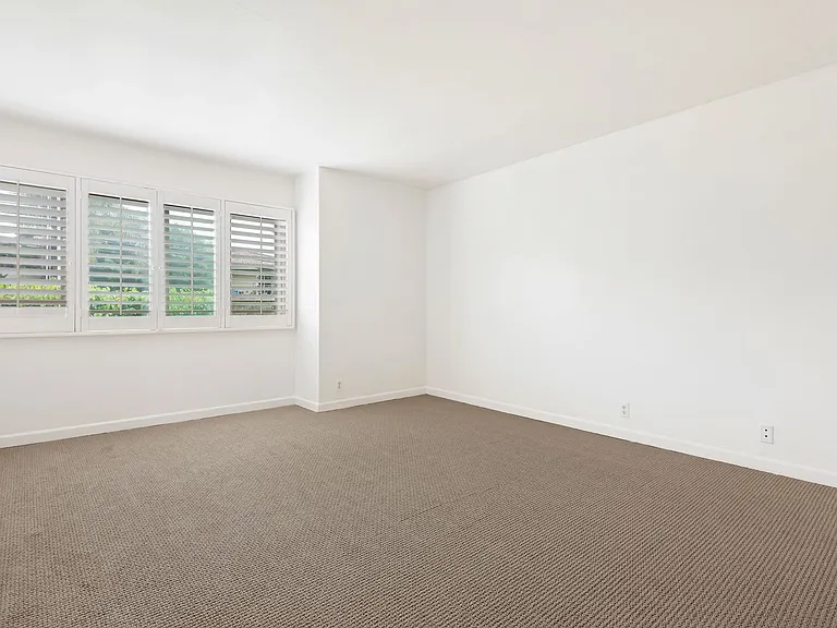 130 W Alamar Ave #3 — Photo 14