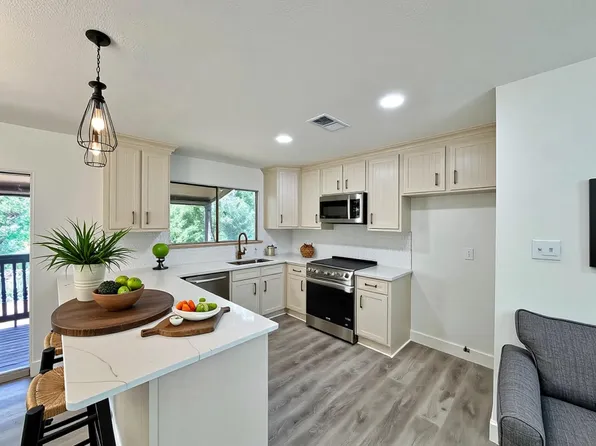 2047 Aspen Glade Dr, Kingwood, TX 77339