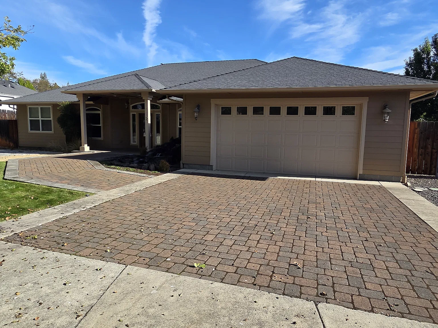 3 bed, 2353 sqft, $3,000 — Photo 2