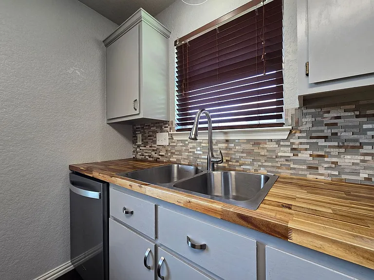 3802 Captain Dr — Photo 11