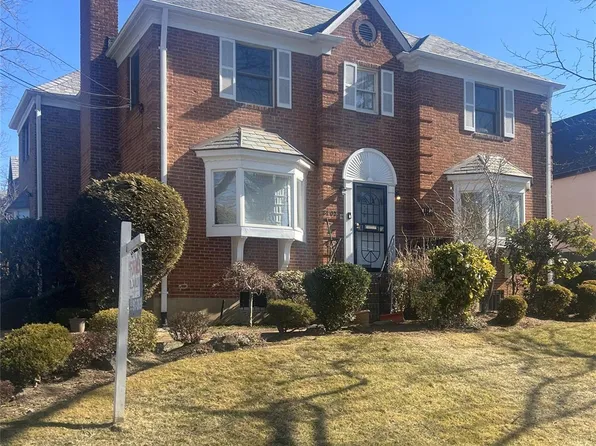81-03 Surrey Place, Jamaica Estates, NY 11432