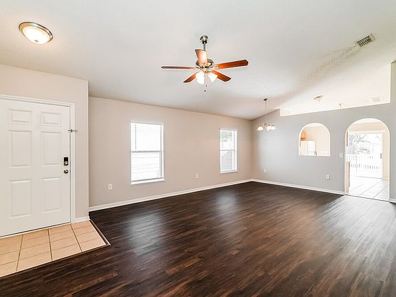 3rd image of 924 Brenton Leaf Dr