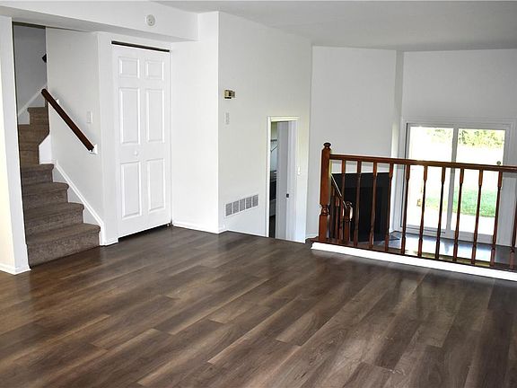 2nd image of 1604 Shenandoah Ct