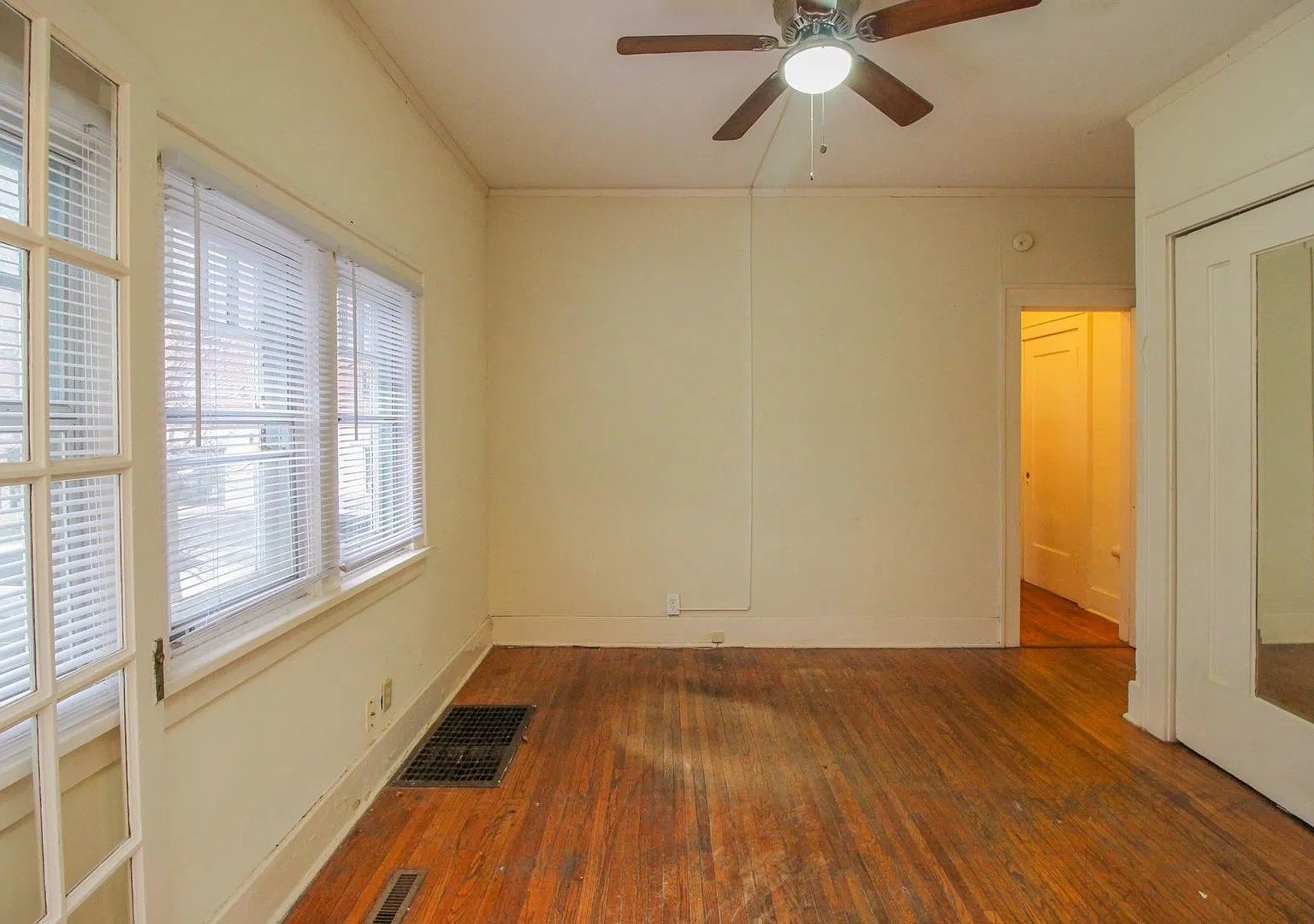 1111 E Walnut — Photo 2