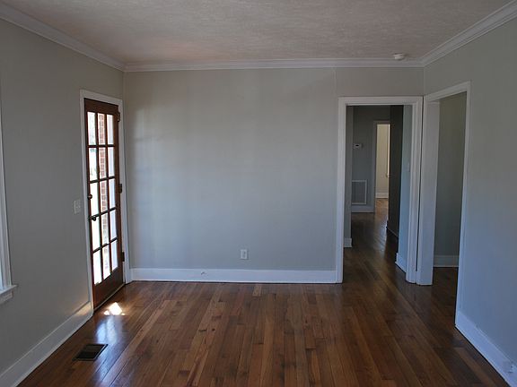 4th image of 1914 E Maxwell St