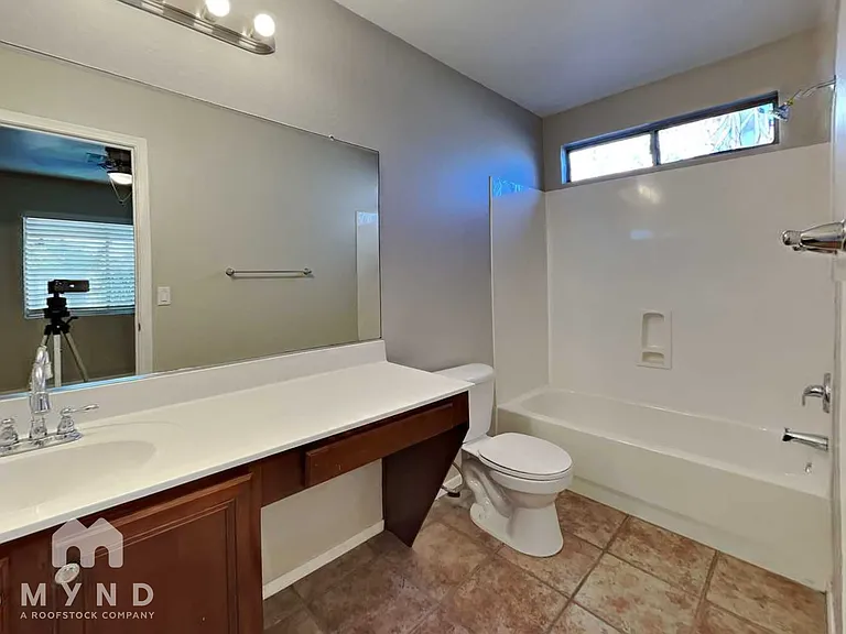 12418 W Valentine Ave — Photo 15