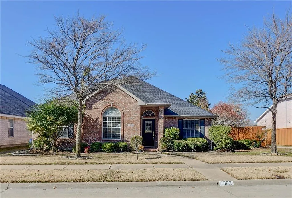 3 bed, 2260 sqft, $2,395 — Photo 1