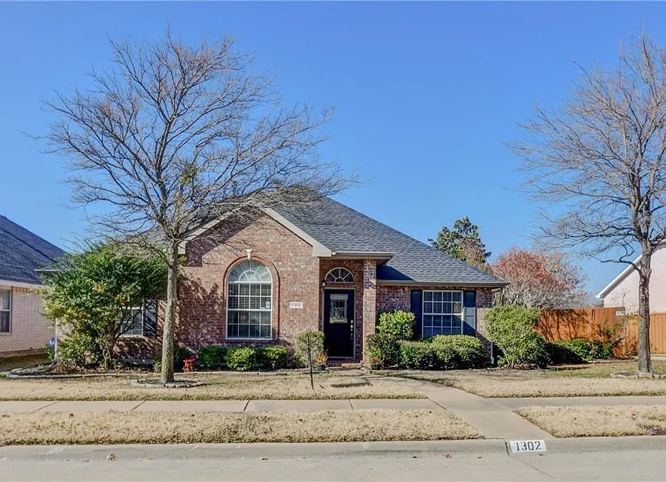 1302 Heather Brook Dr