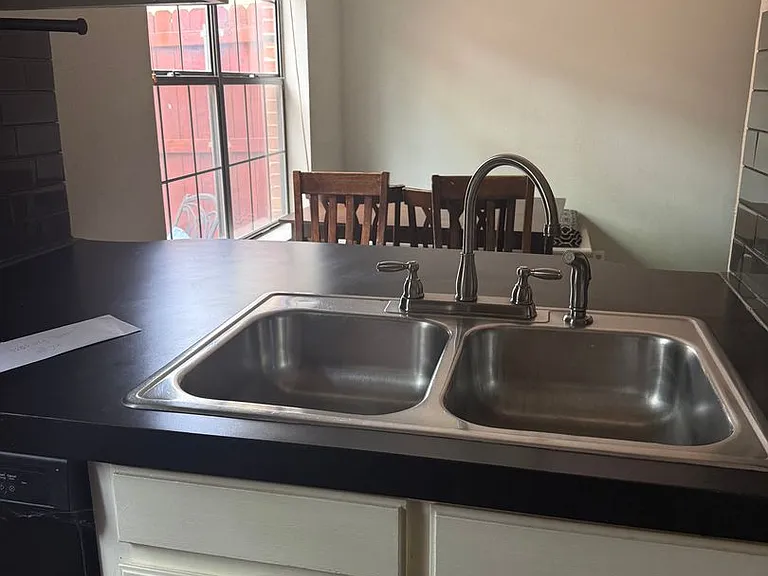 716 W Mulberry St — Photo 15
