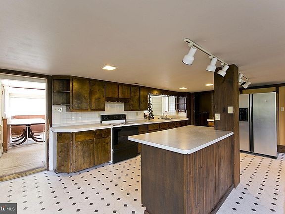 2nd image of 99 Meadowland Bluff Ln
