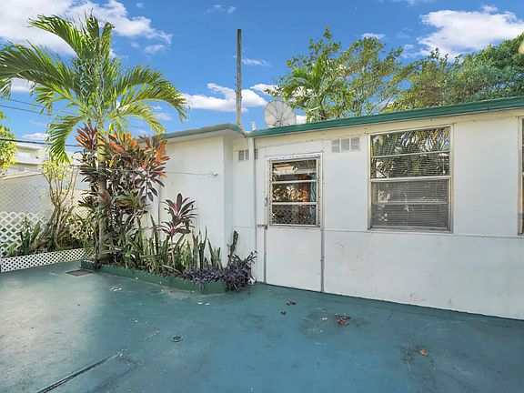 4th image of 2078 NE 135th Ln