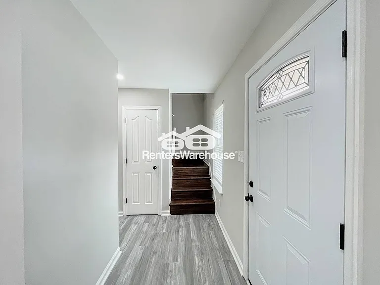 1054 Ivaloo St — Photo 3