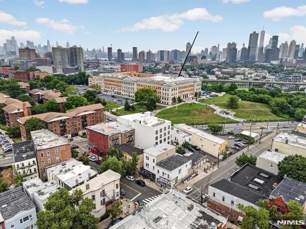154 Chestnut Ave, Jersey City, NJ 07306