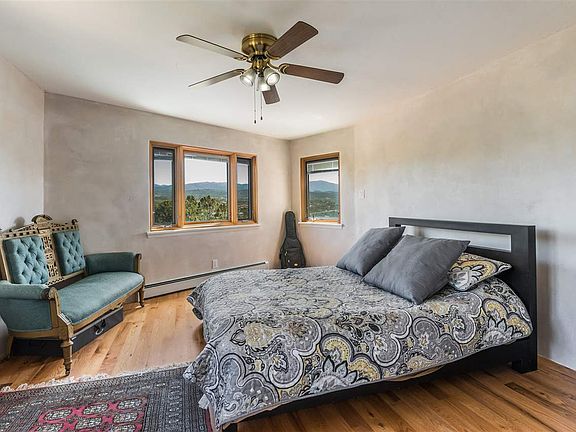 4th image of 1071 Calle Largo