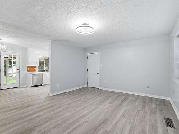 4th image of 506 Ann Ave