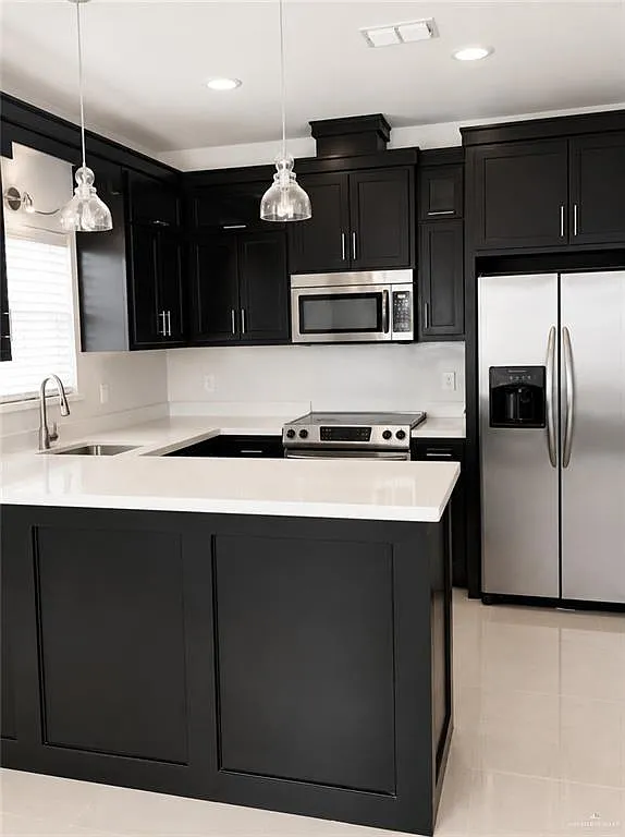 2 bed, 2.0 bath, 4386 sqft, $975 — Photo 3