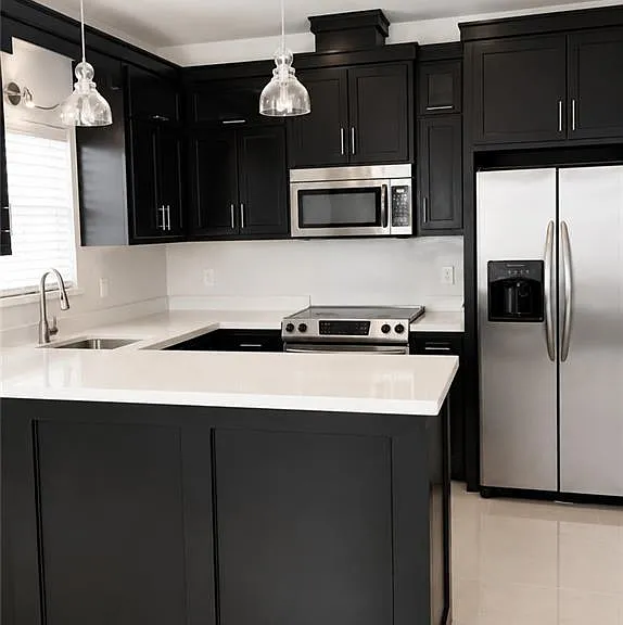 1219 Whiteoak Dr #4 — Photo 3