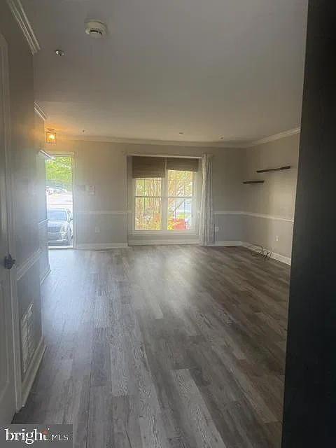 3 bed, 2.5 bath, 1634 sqft, $2,249 — Photo 2
