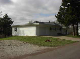 9906 SW Punzo Rd, Saint Joseph, MO 64504