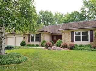 1022 W Skylark Ct, Palatine, IL 60067