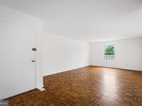 3rd image of 347 Homeland Southway Unit 3B
