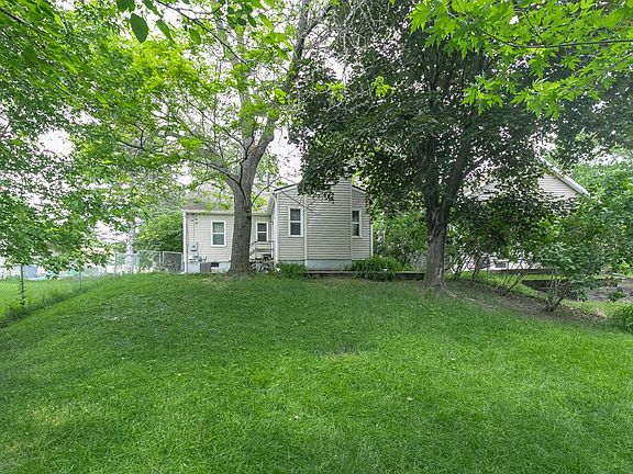 3rd image of 412 Jefferson Ave S