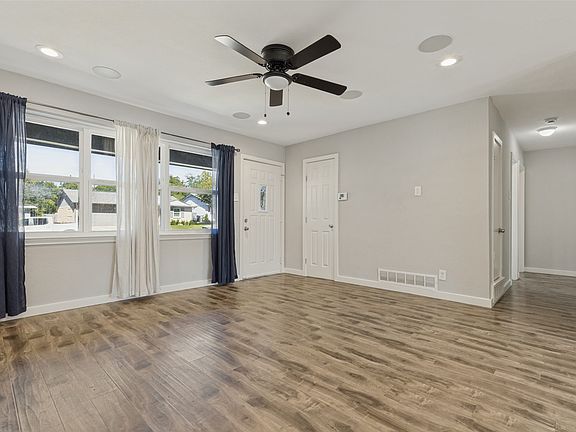 4th image of 8926 Clearwater Dr