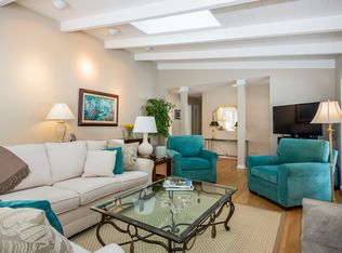 1673 Bowling Green Dr, Lake Forest, IL 60045