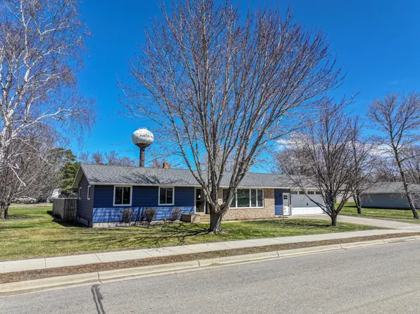 318 W Oak St, Parkers Prairie, MN 56361