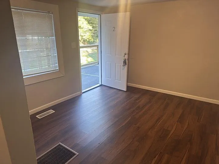 5705 Fountain Rd — Photo 5