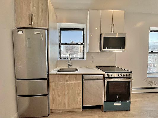 3rd image of 879 De Kalb Ave #18C