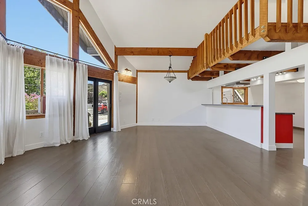 3 bed, 1960 sqft, $4,000 — Photo 2