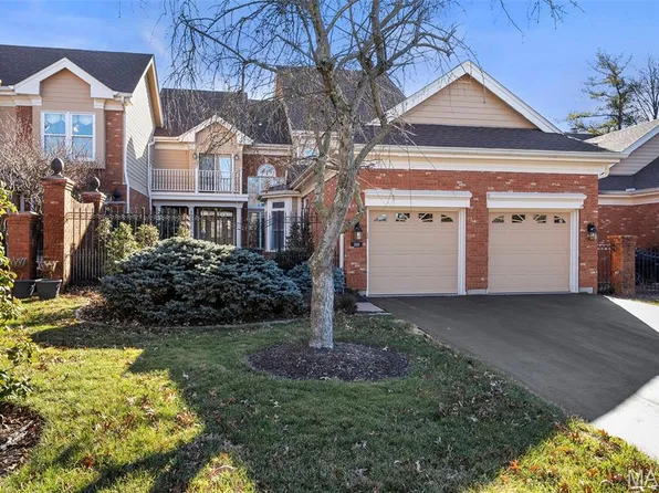 260 Carlyle Lake Dr, Saint Louis, MO 63141