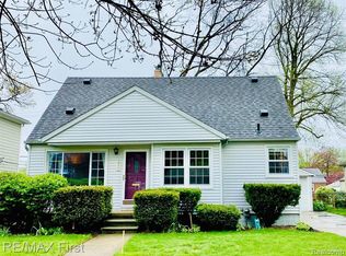 907 Woodsboro Dr, Royal Oak, MI 48067