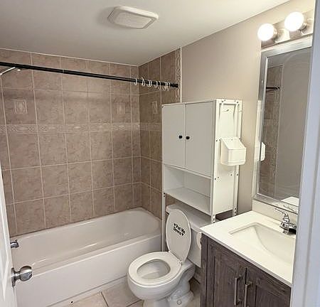 5th image of 148 Cypress Way E APT 8