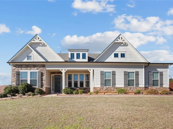 140 Oakleigh Manor Dr, Fayetteville, GA 30215