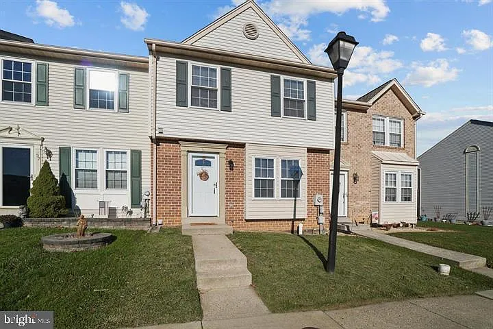 3 bed, 2.5 bath, 1220 sqft, $2,000 — Photo 1