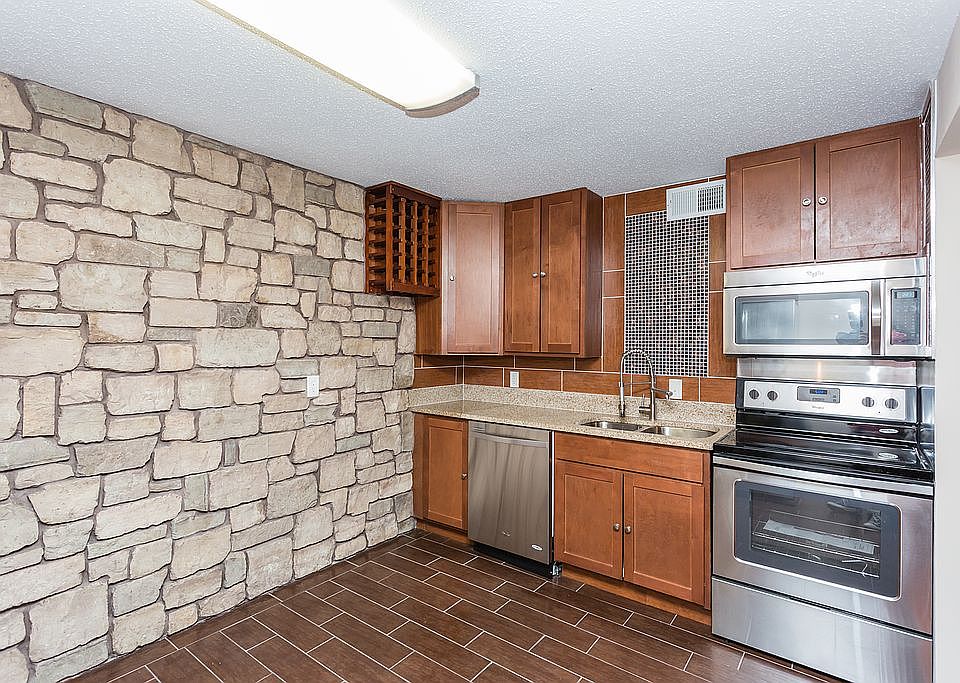 Yes, that's natural stone!