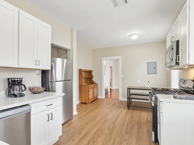 2211 Broadway St — Photo 6