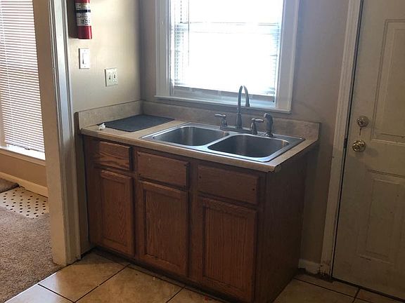 5th image of 1610 Grant Ave