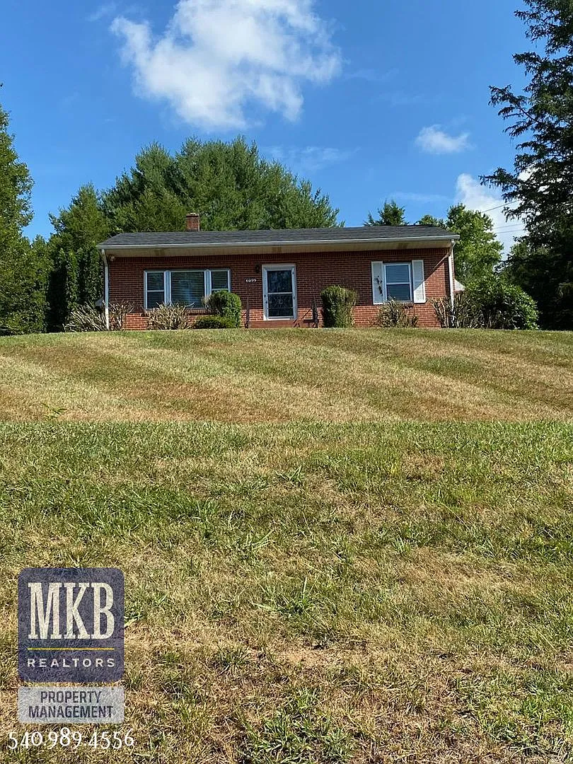 Roanoke County 2 Bedroom and 1 Bath - Lawn Care Provided - Visit Today! — Photo 1