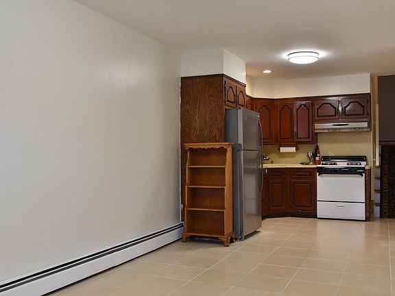 2nd image of 2265 E 28th St #1A