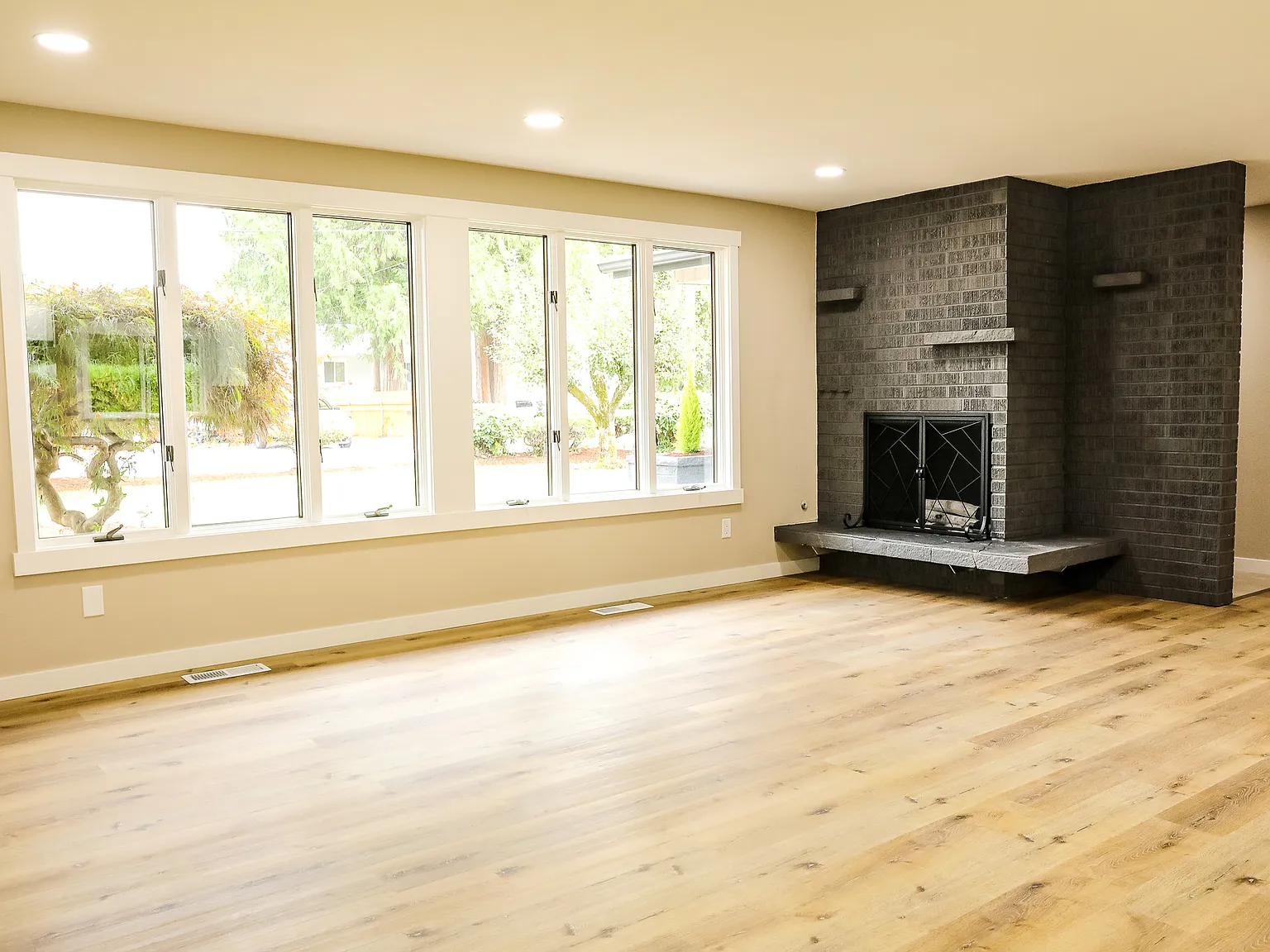 5 bed, 2054 sqft, $3,700 — Photo 4