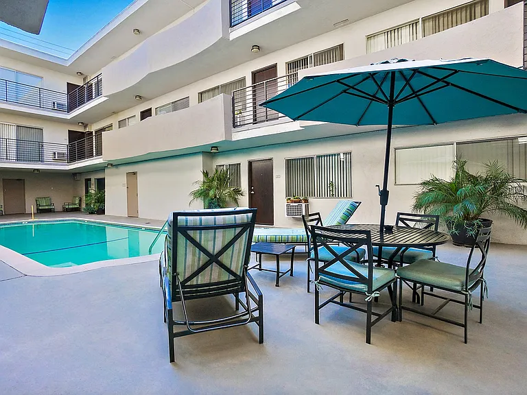 5112 Laurel Cyn Apartments — Photo 16