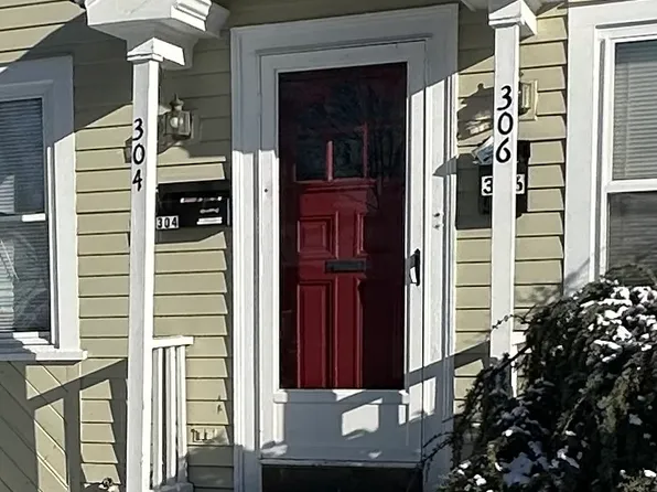 304 Bloomfield St, Pawtucket, RI 02861