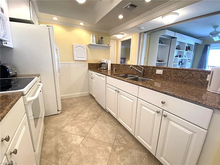 555 Park Shore Dr #B-407 — Photo 6