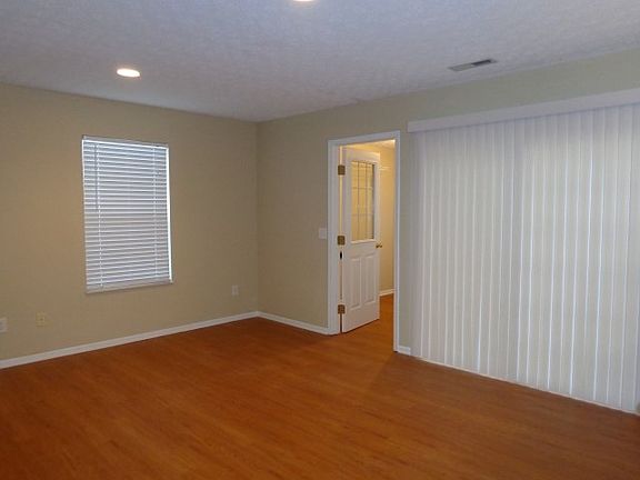 4th image of 2386 Rosecrest St