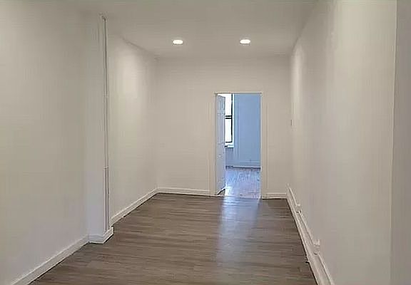 4th image of 2006 2nd Ave #2F