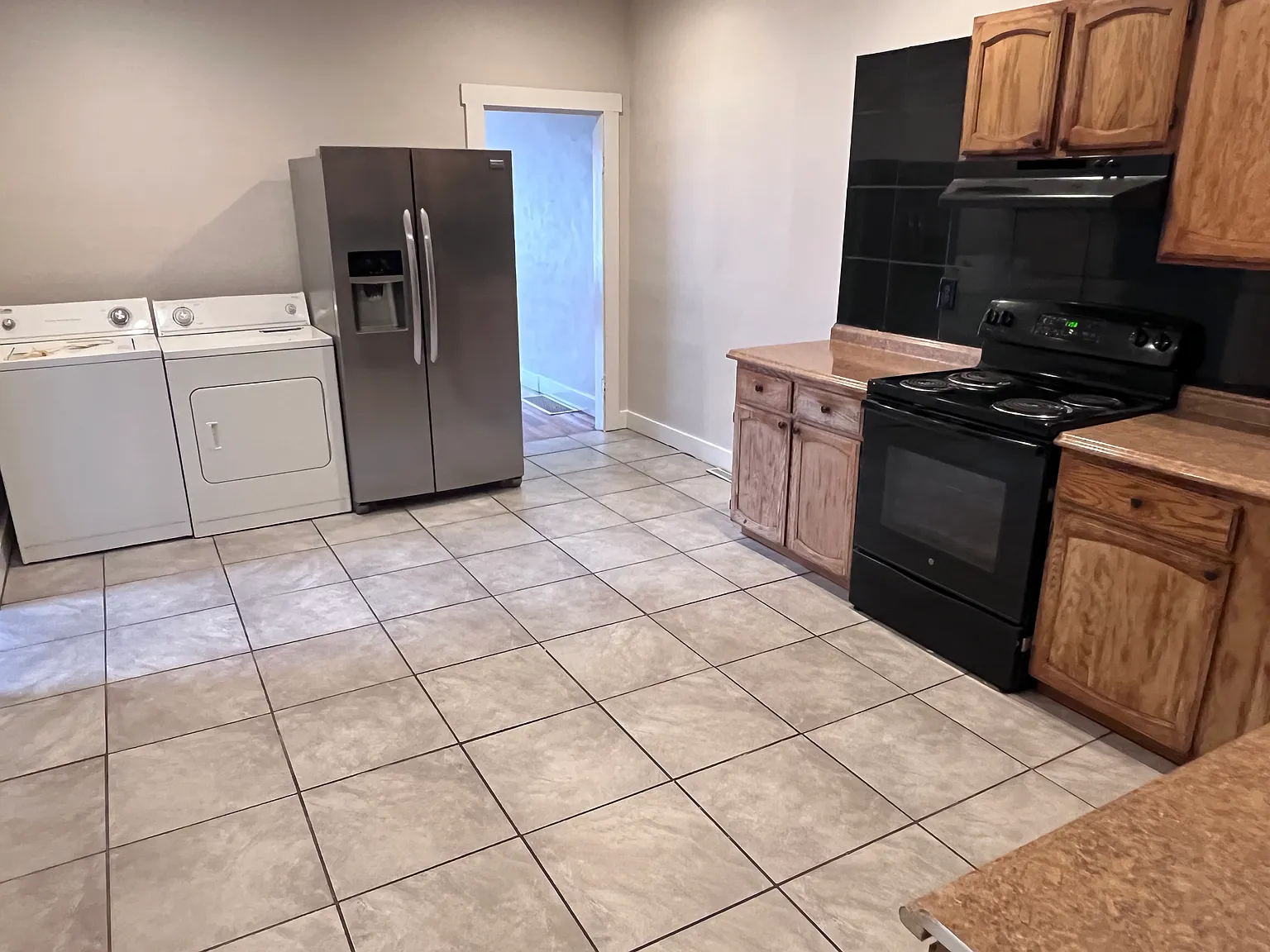 3 bed, 1080 sqft, $2,200 — Photo 2