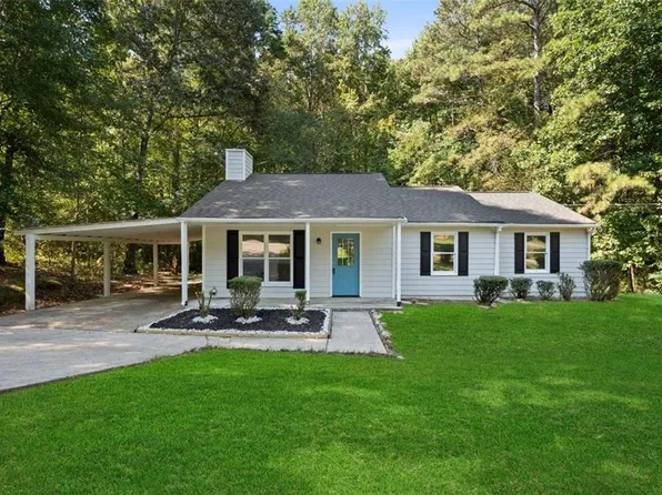 319 Chimney Trace Dr, Winder, GA 30680